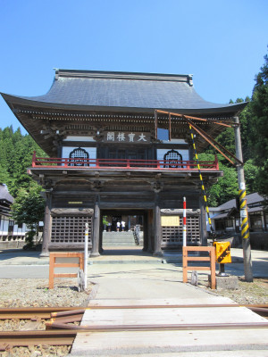 R8_zazen_sanmon