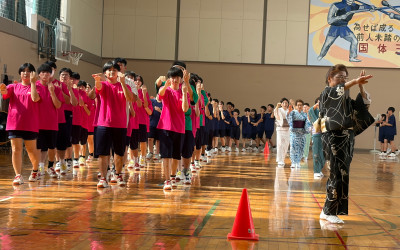 踊り練習　隊列を組んで